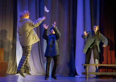 На сцене Дворца детского творчества Рязани показали спектакль «Солдат и мальчик»