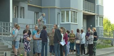 Жители дома по улице Бирюзова получили дополнительные счета за отопление 