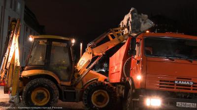 Ночью в Рязани убрали 700 кубометров снега