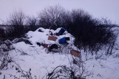 В Спасском районе обнаружена несанкционированная свалки химических отходов