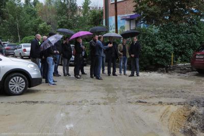 Мэрия Рязани осмотрела работы по благоустройству во дворах