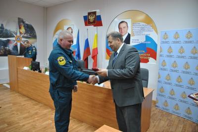 Рязанским спасателям вручены переходящие кубки и грамоты