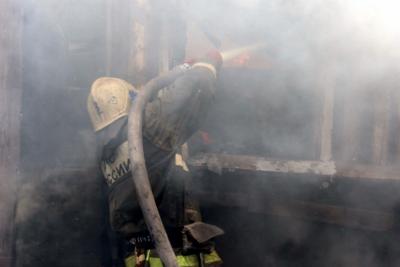 Появились фото с места пожара на улице Скоморошинской