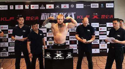 Рязанец в Китае выиграл профессиональный поединок ММА