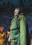 Нам дороги эти позабыть нельзя
