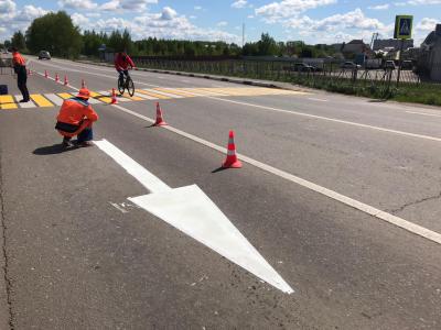 На рязанские дороги наносят термопластиковую разметку