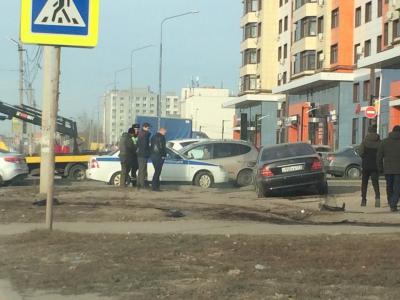 На улице Кальной водитель иномарки вылетел на тротуар и бросил авто