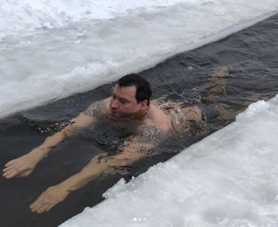 Владислав Фролов передал привет от рязанских моржей