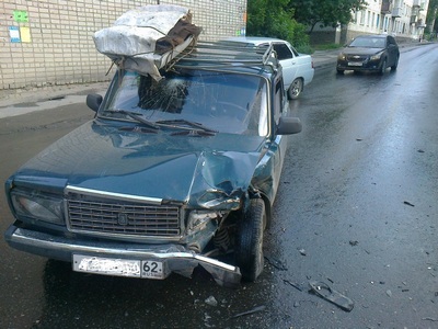 Рязанка на «Фиате» столкнулась при выезде с двумя автомобилями