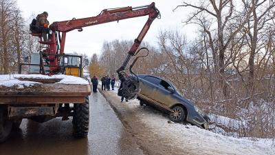В Чучково Lada Vesta опрокинулась в кювет