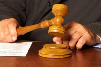 В Михайловском районе приставы не пустили в суд пьяного дебошира