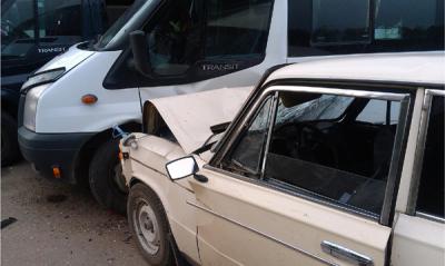 «Шестёрка» протаранила четыре маршрутки на улице Новосёлов