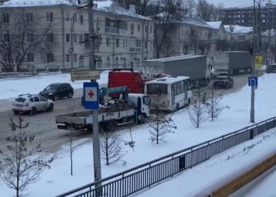 На Куйбышевском шоссе в Рязани образуется пробка из-за фур