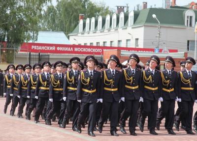 Слушателям 5-го курса Рязанского филиала Московского университета МВД России вручили лейтенантские погоны