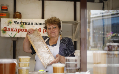 В центре Рязани открылась Медовая ярмарка