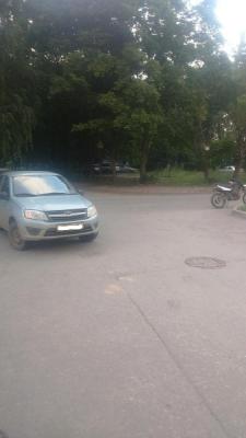 В Приокском «Лада-Гранта» сбила нетрезвого байкера без прав