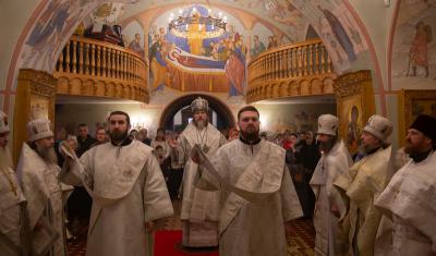 Митрополит Марк возглавил литургию в Покровском монастыре