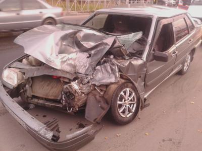 На Октябрьской улице в Рязани легковушка угодила под седельный тягач