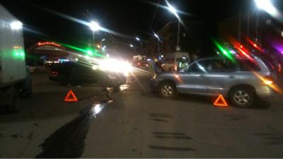 На улице Черновицкой Hyundai не пропустил Lexus, пострадали два человека