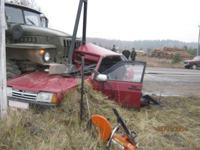 При столкновении лесовоза с «девяткой» погиб рязанец