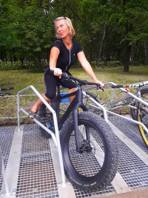 В парке Гагарина Рязани открыли велопарковку