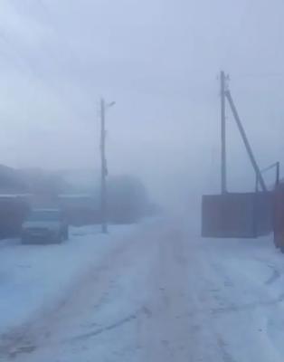 Жители Турлатово пожаловались на смог и химическую вонь 