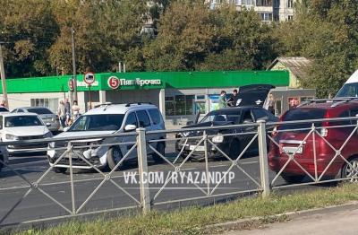 На Михайловском шоссе в Рязани столкнулись две «Лады»