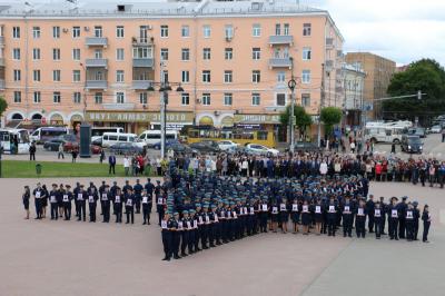 В День памяти и скорби рязанцы вынесли портреты Героев Советского Союза и выстроились в пятиконечную звезду