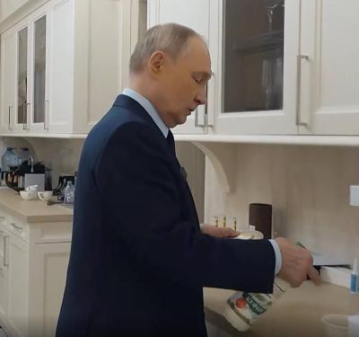 Президент РФ Владимир Путин распробовал рязанский кефир