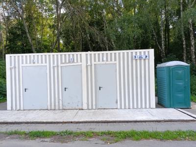 Рязанцев удивляет неработающий стационарный туалет на пляже у Орехового озера