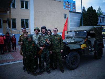 Рязанцы сфотографировались на фоне легендарной военной «эмки»