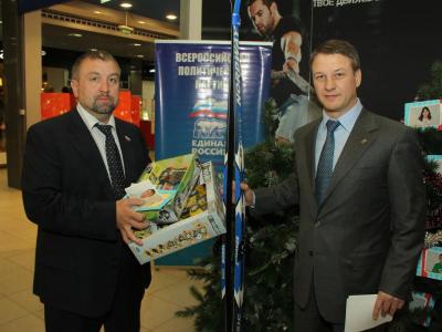 Аркадий Фомин и Алексей Самохин купили подарки детям из интернатов