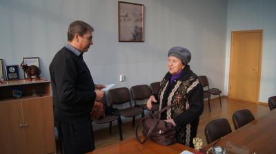 «Единая Россия» помогла жительнице Касимова с ремонтом дома после пожара