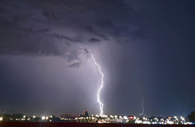 Рязанцы поделились снимками мощных молний над городом