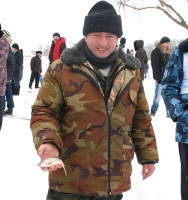 На Ореховом озере прошли состязания по зимнему рыбатлону