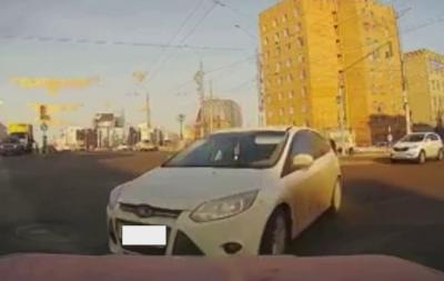 На Первомайском проспекте в Рязани иномарка протаранила легковушку