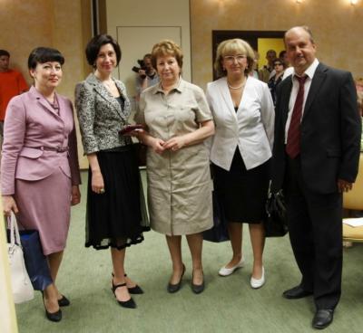 Лариса Максимова вручила награды сотрудникам ТФОМС