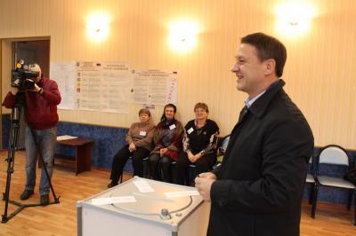 В день выборов в Госдуму РФ шестого созыва у Аркадия Фомина замечательное настроение 