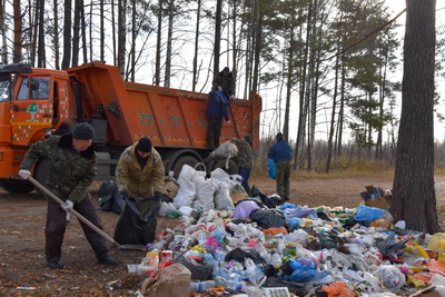 На берегу Уржинского озера навели порядок