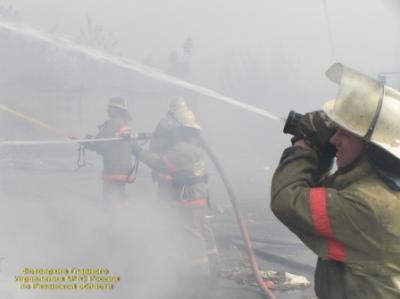 В Касимовском районе в огне сгорели дачный дом и баня