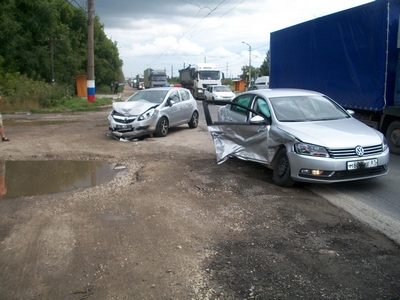 На рязанском участке М5 столкнулись две иномарки