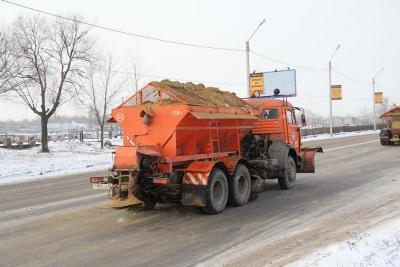В Рязани двигают снег