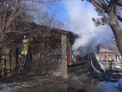 На перекрёстке улиц Праволыбедской и Горького в Рязани сгорел расселённый домик