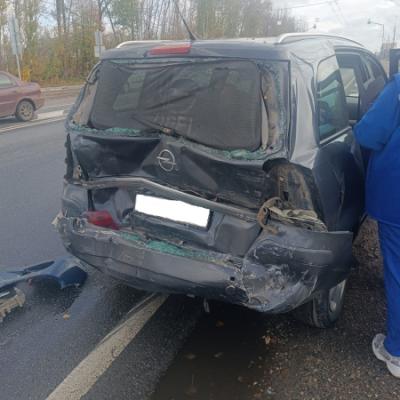 В Рязани фура протаранила Opel Zafira, пострадали три человека