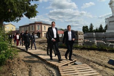 Павел Малков осмотрел ход работ на проекте «Гончарная сказка» в Скопине