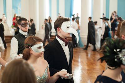 В Рязани прошёл первый школьный бал-маскарад