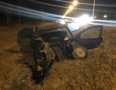 Под Спасском Renault Logan врезался в столб и улетел в кювет