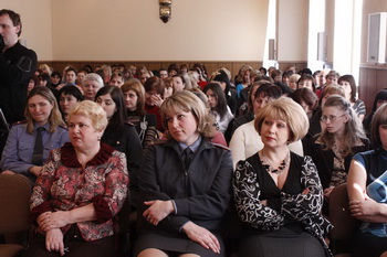 Иван Перов поздравил женщин