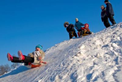 Спасатели напоминают рязанцам правила катания с горок