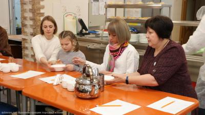 Родители юных рязанцев продегустировали новые блюда школьного питания